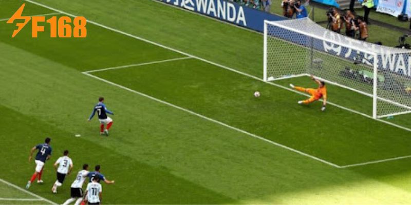 So sánh kèo phạt đền và kèo thẻ phạt